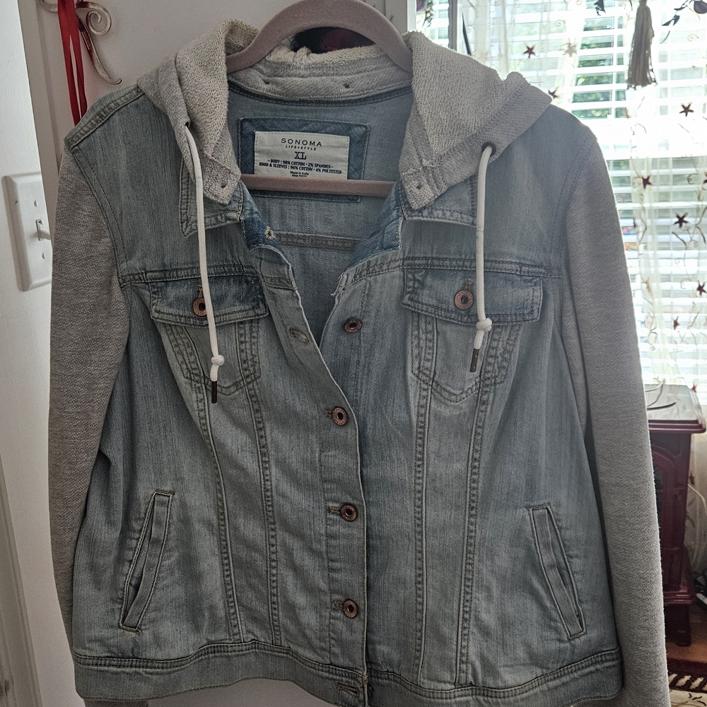 Sonoma Women's Light Blue Denim Jacket with Gray Sleeves